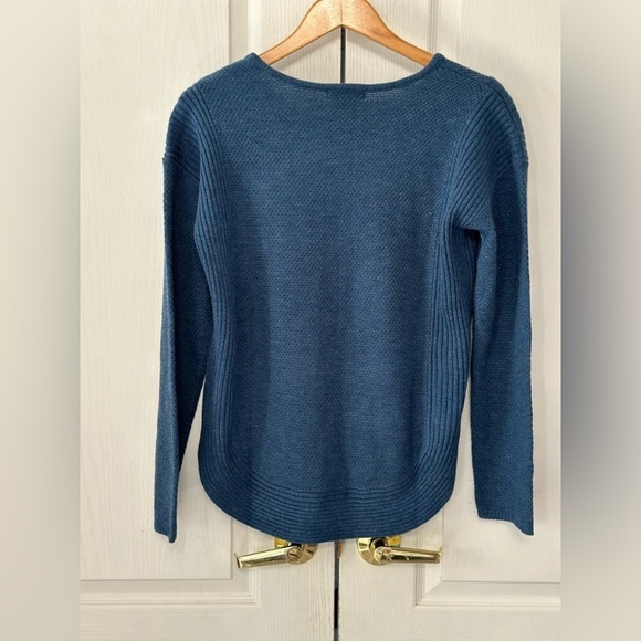 Design History Women's Long Sleeve Crew Neck Sweater Size Medium Blue - Picture 2 of 3